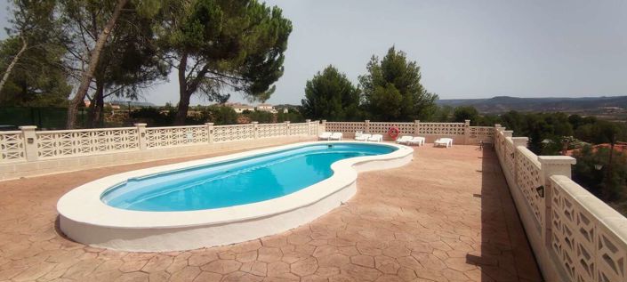 Image No.4-9 Bed Commercial for sale