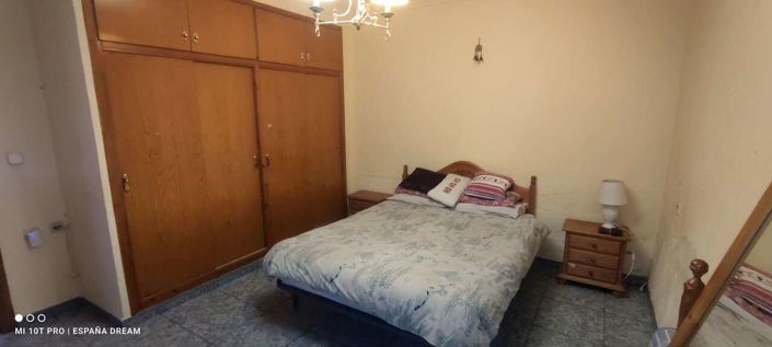 Image No.15-6 Bed Property for sale