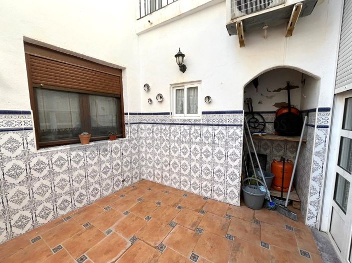 Image No.13-5 Bed Townhouse for sale