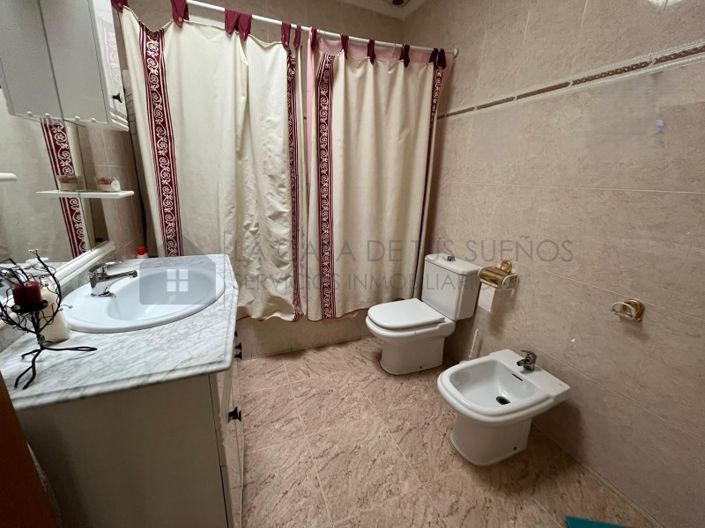 Image No.20-5 Bed Townhouse for sale