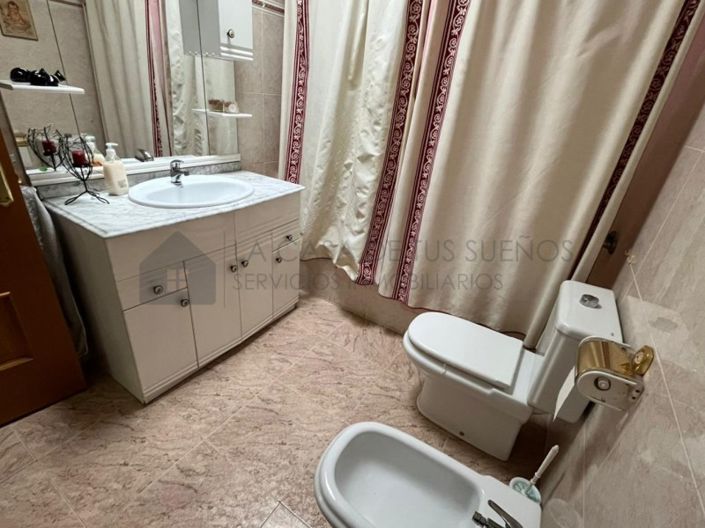 Image No.21-5 Bed Townhouse for sale