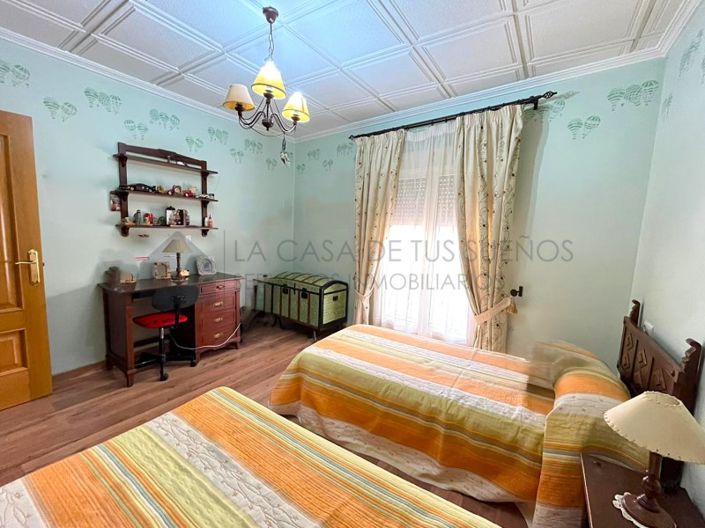 Image No.27-5 Bed Townhouse for sale