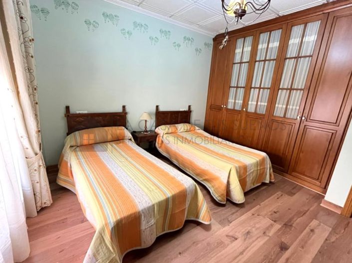 Image No.28-5 Bed Townhouse for sale