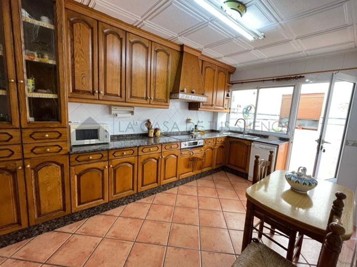 Image No.30-5 Bed Townhouse for sale