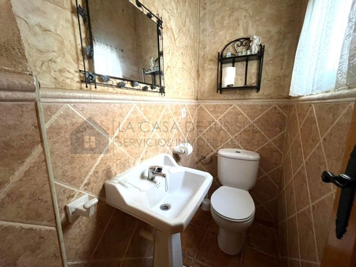 Image No.8-5 Bed Townhouse for sale