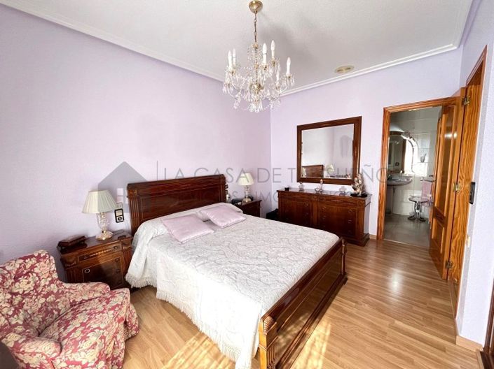 Image No.15-4 Bed Townhouse for sale