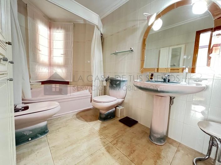 Image No.18-4 Bed Townhouse for sale