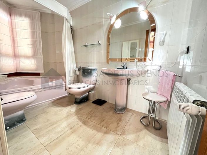 Image No.19-4 Bed Townhouse for sale