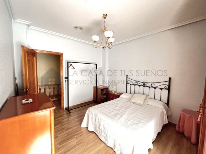 Image No.22-4 Bed Townhouse for sale