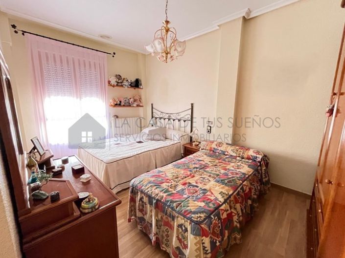 Image No.25-4 Bed Townhouse for sale