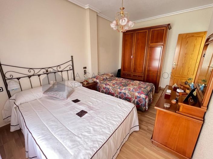 Image No.26-4 Bed Townhouse for sale