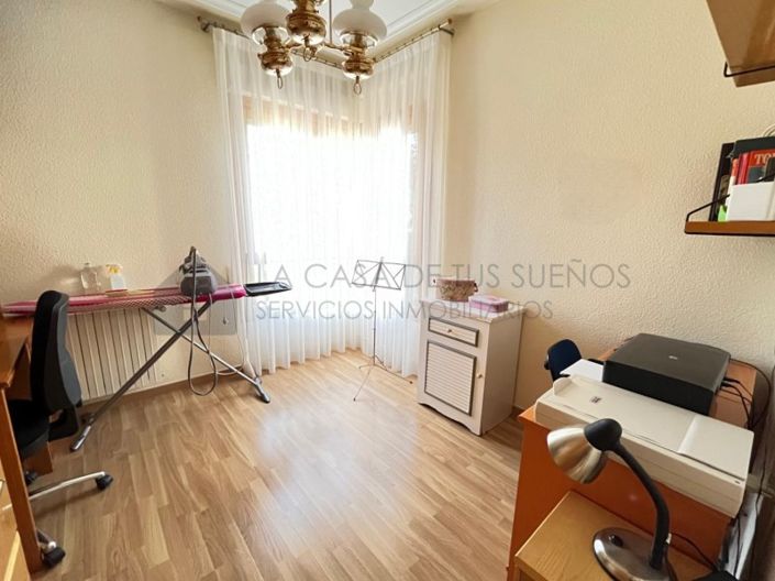 Image No.27-4 Bed Townhouse for sale