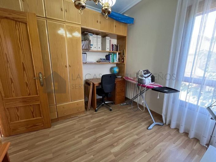 Image No.28-4 Bed Townhouse for sale