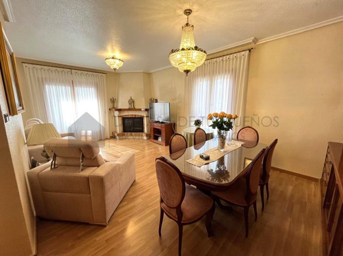 Image No.4-4 Bed Townhouse for sale