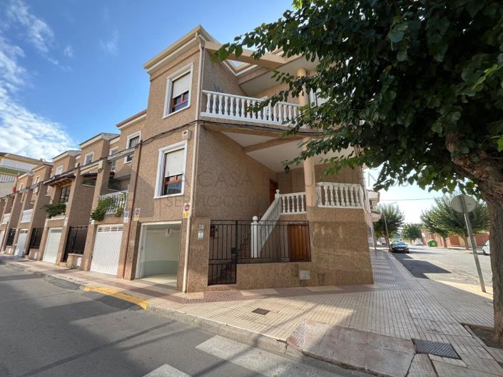 Image No.44-4 Bed Townhouse for sale