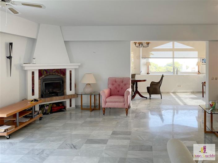 Image No.3-Villa de 4 chambres à vendre à Nerja