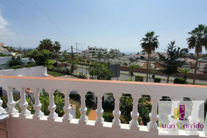 Image No.10-2 Bed Property for sale