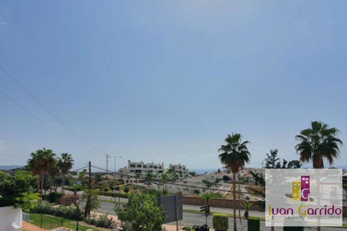 Image No.12-2 Bed Property for sale