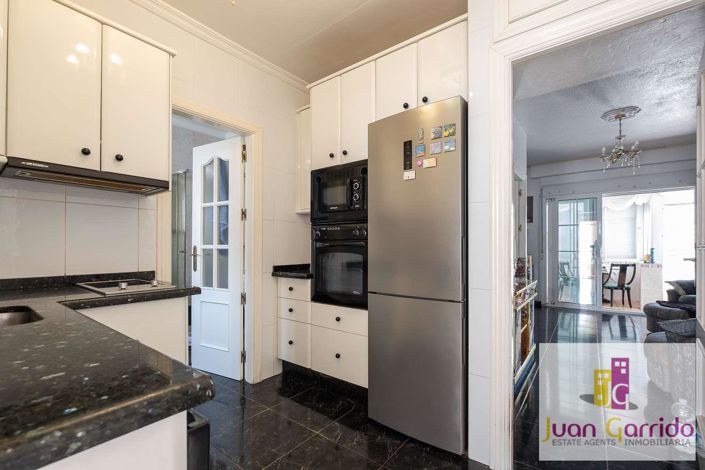 Image No.10-2 Bed Property for sale