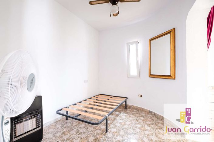 Image No.18-2 Bed Property for sale