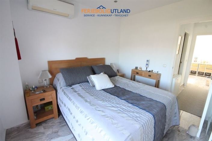 Image No.12-4 Bed Townhouse for sale