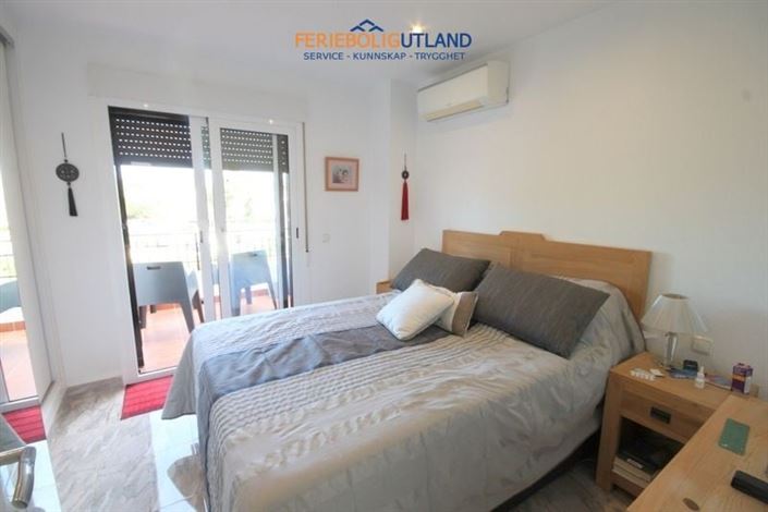 Image No.13-4 Bed Townhouse for sale