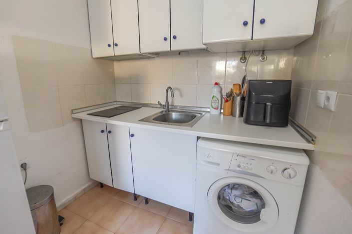 Image No.4-1 Bed House for sale