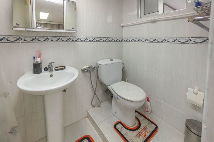 Image No.8-1 Bed House for sale