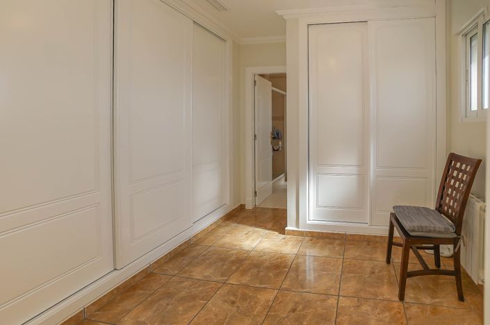 Image No.14-8 Bed Villa / Detached for sale