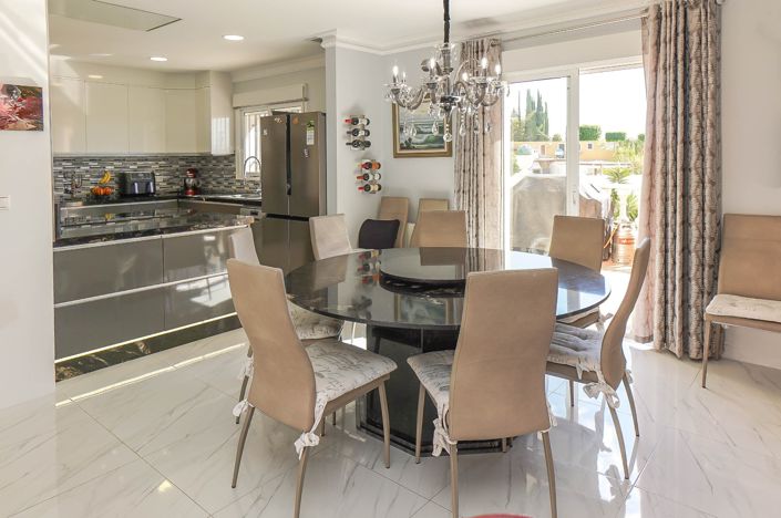 Image No.23-8 Bed Villa / Detached for sale