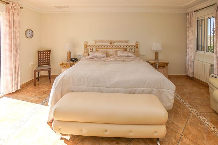 Image No.25-8 Bed Villa / Detached for sale