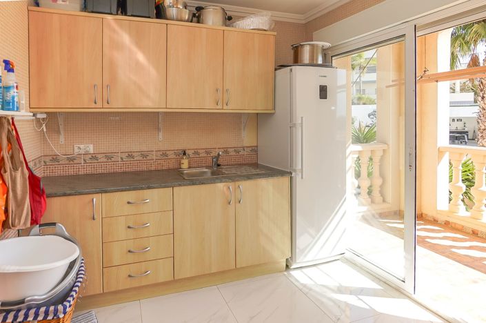 Image No.26-8 Bed Villa / Detached for sale