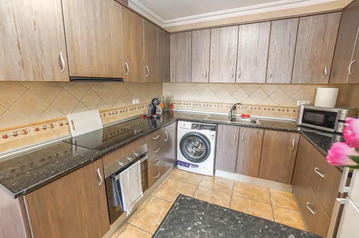 Image No.28-8 Bed Villa / Detached for sale