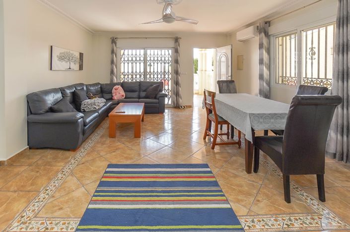 Image No.39-8 Bed Villa / Detached for sale