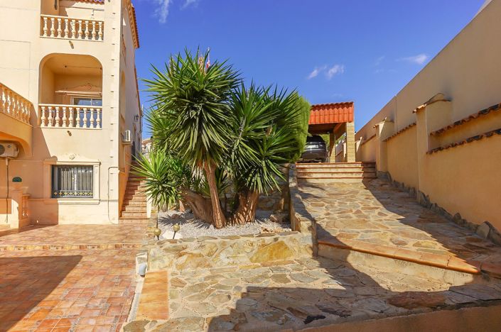 Image No.41-8 Bed Villa / Detached for sale