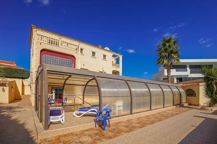 Image No.51-8 Bed Villa / Detached for sale