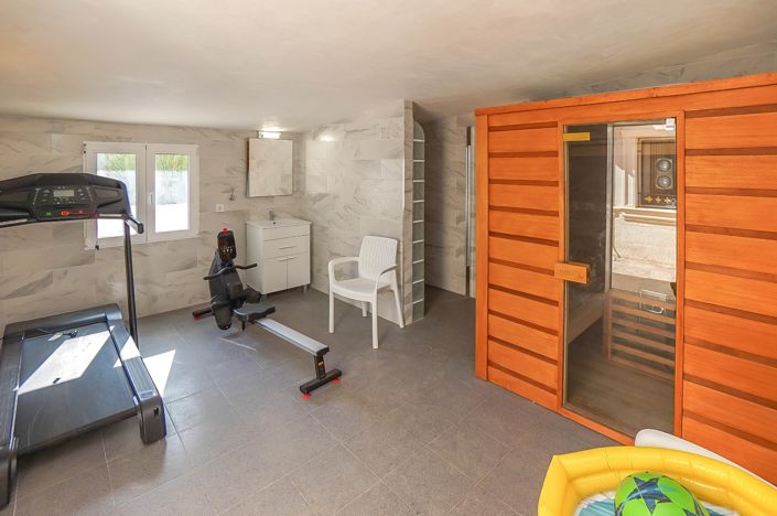 Image No.8-8 Bed Villa / Detached for sale