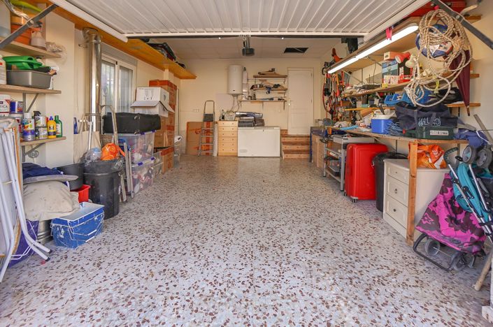 Image No.10-8 Bed Villa / Detached for sale