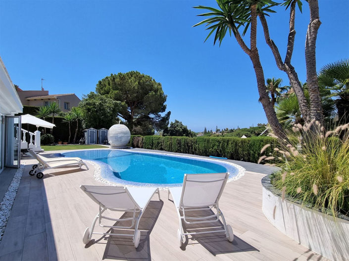 Image No.27-5 Bed Property for sale