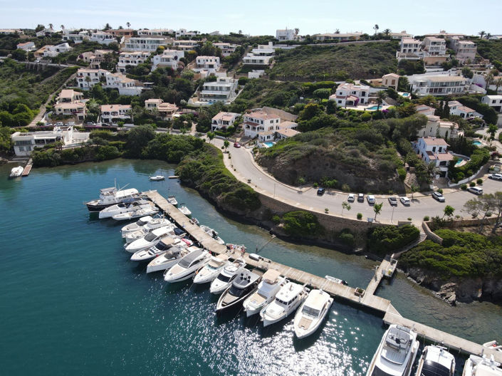 Image No.4-4 Bed Property for sale