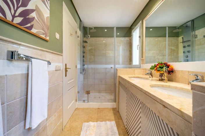 Image No.18-3 Bed Property for sale