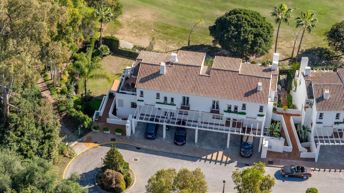 Image No.28-3 Bed Property for sale