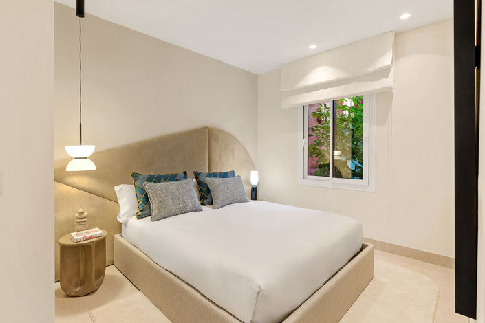 Image No.17-3 Bed Property for sale