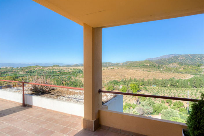 Image No.19-3 Bed Property for sale