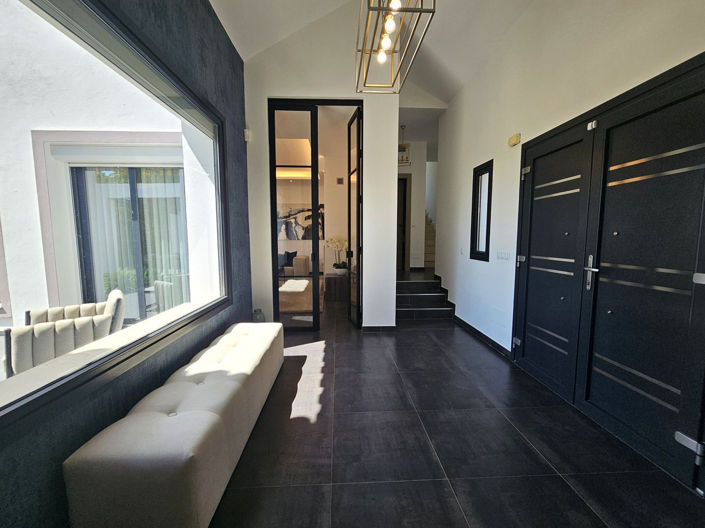 Image No.10-4 Bed Property for sale