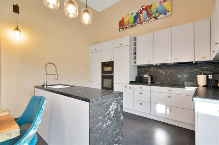 Image No.12-4 Bed Property for sale