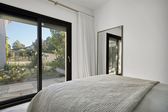 Image No.22-4 Bed Property for sale