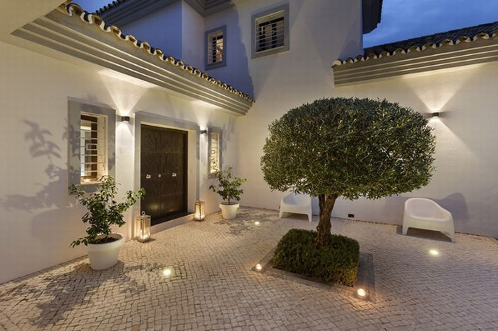 Image No.4-4 Bed Property for sale