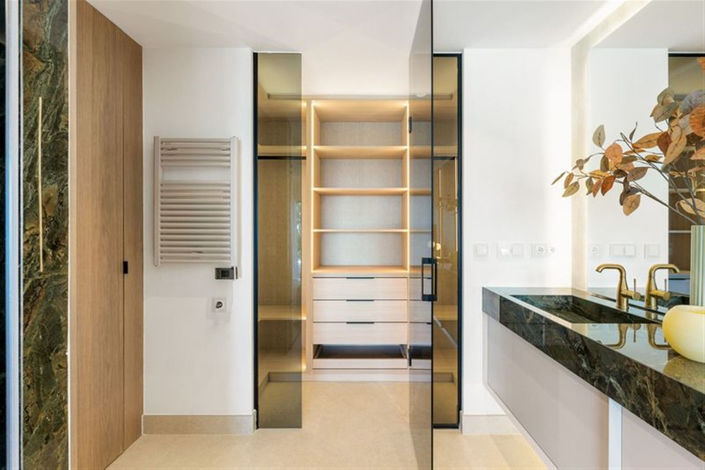 Image No.12-3 Bed Property for sale