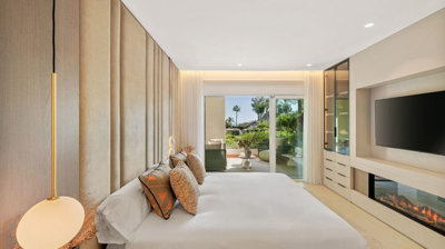 10-bb915d1cb19341576dcdc994b81ab9c5